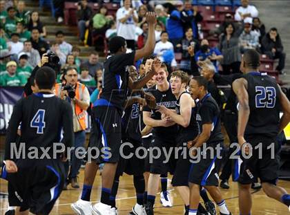 Thumbnail 2 in Salesian vs. Windward (CIF State D4 Final) photogallery.