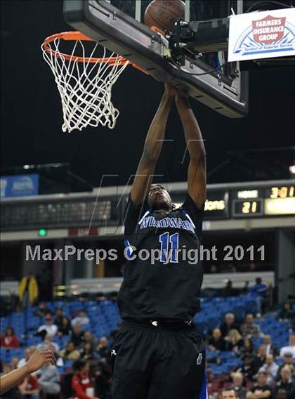 Thumbnail 2 in Salesian vs. Windward (CIF State D4 Final) photogallery.