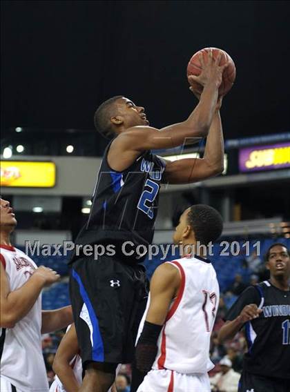 Thumbnail 2 in Salesian vs. Windward (CIF State D4 Final) photogallery.
