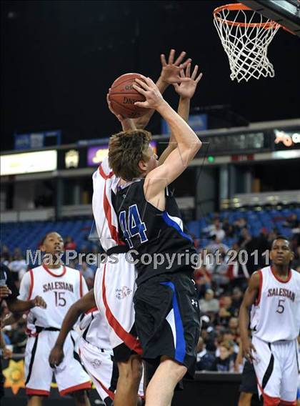 Thumbnail 3 in Salesian vs. Windward (CIF State D4 Final) photogallery.