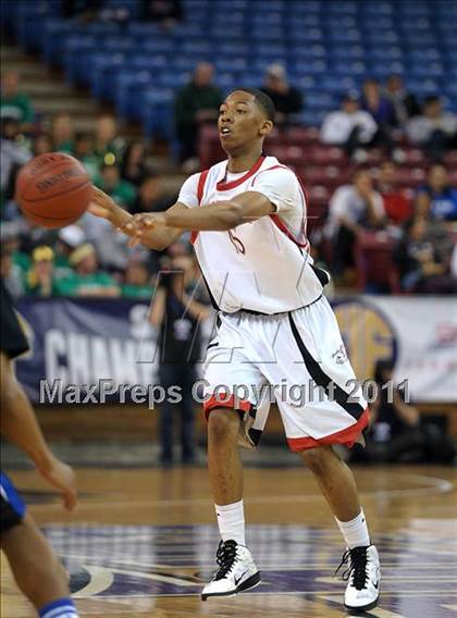 Thumbnail 1 in Salesian vs. Windward (CIF State D4 Final) photogallery.