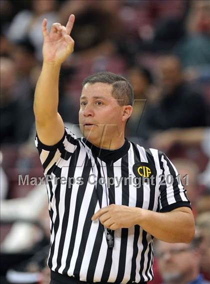 Thumbnail 3 in Salesian vs. Windward (CIF State D4 Final) photogallery.