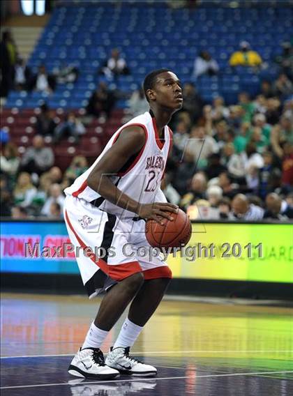 Thumbnail 1 in Salesian vs. Windward (CIF State D4 Final) photogallery.