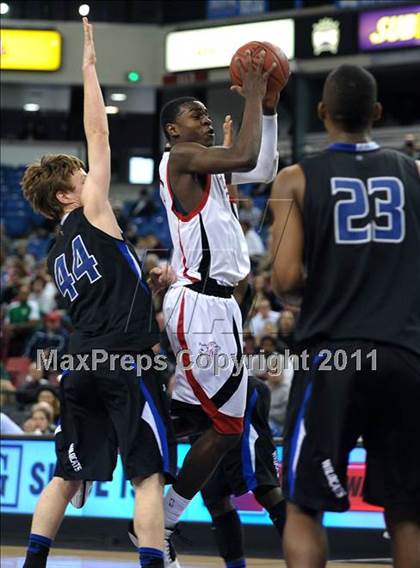 Thumbnail 3 in Salesian vs. Windward (CIF State D4 Final) photogallery.