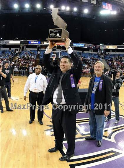 Thumbnail 2 in Salesian vs. Windward (CIF State D4 Final) photogallery.