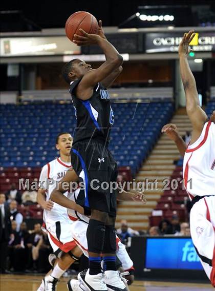 Thumbnail 2 in Salesian vs. Windward (CIF State D4 Final) photogallery.