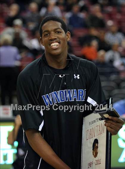 Thumbnail 2 in Salesian vs. Windward (CIF State D4 Final) photogallery.