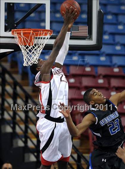 Thumbnail 2 in Salesian vs. Windward (CIF State D4 Final) photogallery.