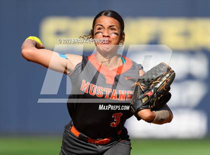 Thumbnail 3 in East Lincoln vs Western Alamance (NCHSAA 3A Championship Game 1) photogallery.