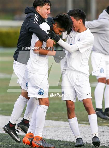 Thumbnail 2 in Robert F. Kennedy Community vs. Smidt Tech (CIF LACS D3 Final) photogallery.