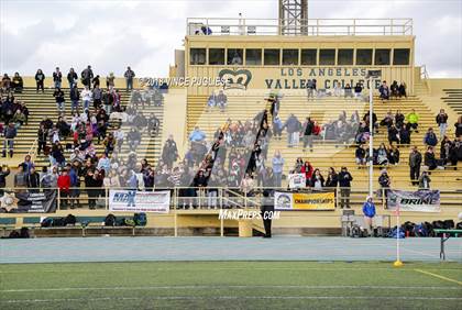 Thumbnail 3 in Robert F. Kennedy Community vs. Smidt Tech (CIF LACS D3 Final) photogallery.