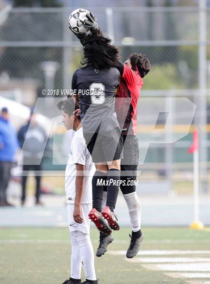 Thumbnail 2 in Robert F. Kennedy Community vs. Smidt Tech (CIF LACS D3 Final) photogallery.