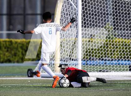 Thumbnail 2 in Robert F. Kennedy Community vs. Smidt Tech (CIF LACS D3 Final) photogallery.