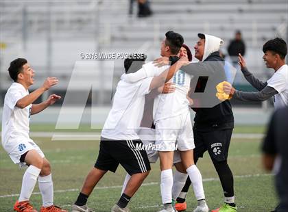 Thumbnail 2 in Robert F. Kennedy Community vs. Smidt Tech (CIF LACS D3 Final) photogallery.