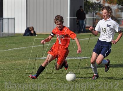 Thumbnail 3 in Mt. Vernon vs Marion (Class 2A Regional Finals) photogallery.