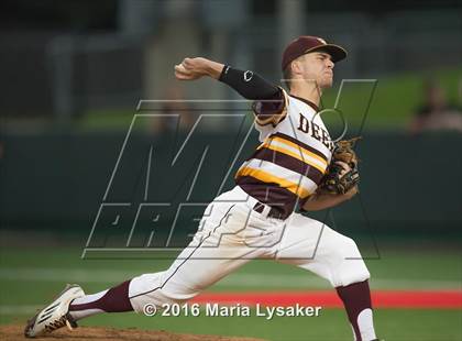 Thumbnail 1 in Strake Jesuit vs Deer Park (UIL 6A Regional Semifinal) photogallery.