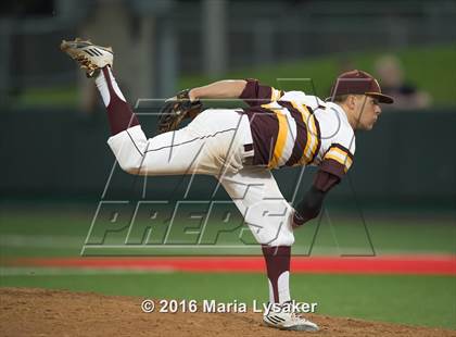 Thumbnail 1 in Strake Jesuit vs Deer Park (UIL 6A Regional Semifinal) photogallery.