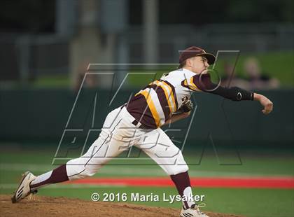 Thumbnail 2 in Strake Jesuit vs Deer Park (UIL 6A Regional Semifinal) photogallery.