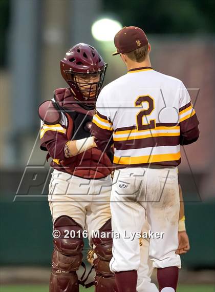 Thumbnail 1 in Strake Jesuit vs Deer Park (UIL 6A Regional Semifinal) photogallery.