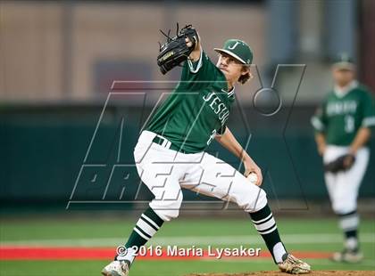 Thumbnail 2 in Strake Jesuit vs Deer Park (UIL 6A Regional Semifinal) photogallery.