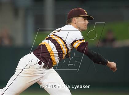 Thumbnail 2 in Strake Jesuit vs Deer Park (UIL 6A Regional Semifinal) photogallery.