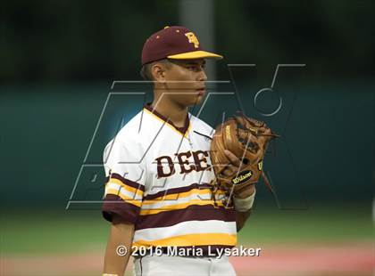 Thumbnail 1 in Strake Jesuit vs Deer Park (UIL 6A Regional Semifinal) photogallery.