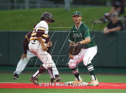 Thumbnail 3 in Strake Jesuit vs Deer Park (UIL 6A Regional Semifinal) photogallery.