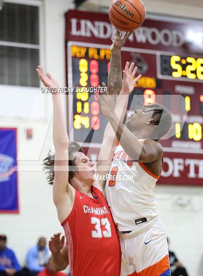 Thumbnail 2 in Chaminade vs. East St. Louis photogallery.