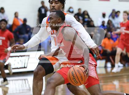 Thumbnail 1 in Chaminade vs. East St. Louis photogallery.