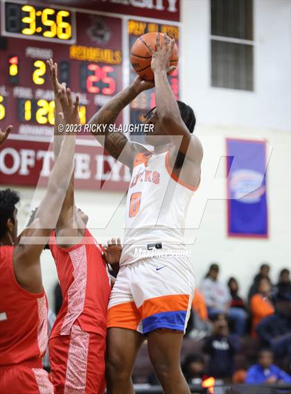 Thumbnail 3 in Chaminade vs. East St. Louis photogallery.