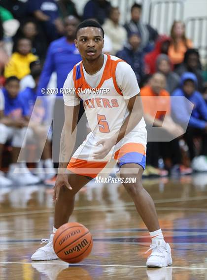 Thumbnail 3 in Chaminade vs. East St. Louis photogallery.