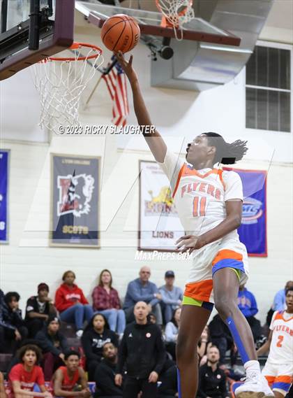 Thumbnail 2 in Chaminade vs. East St. Louis photogallery.