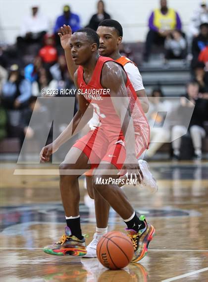 Thumbnail 1 in Chaminade vs. East St. Louis photogallery.