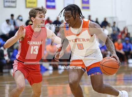 Thumbnail 1 in Chaminade vs. East St. Louis photogallery.