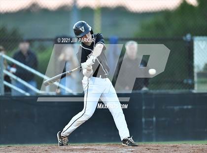 Thumbnail 3 in Hutto @ Vandegrift photogallery.