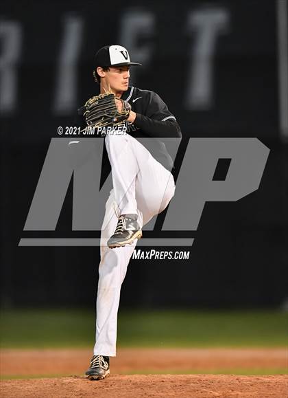Thumbnail 3 in Hutto @ Vandegrift photogallery.