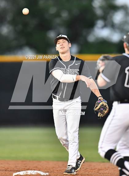 Thumbnail 2 in Hutto @ Vandegrift photogallery.