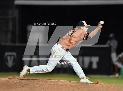 Thumbnail 3 in Hutto @ Vandegrift photogallery.