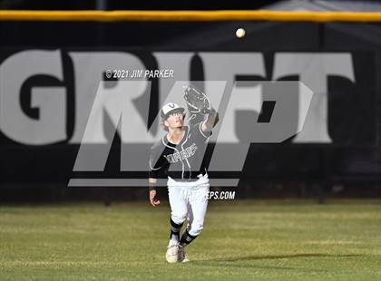 Thumbnail 3 in Hutto @ Vandegrift photogallery.