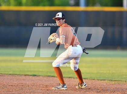 Thumbnail 1 in Hutto @ Vandegrift photogallery.