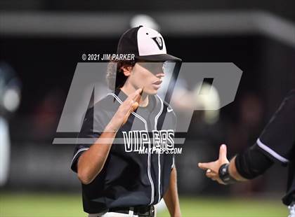 Thumbnail 2 in Hutto @ Vandegrift photogallery.