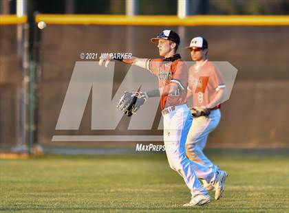 Thumbnail 3 in Hutto @ Vandegrift photogallery.