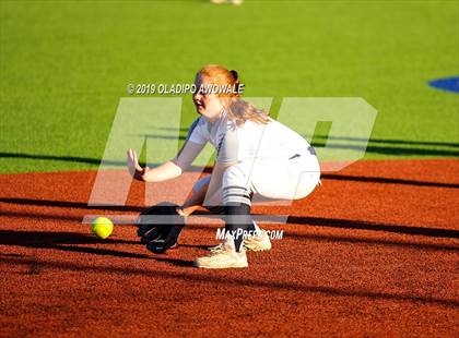 Thumbnail 2 in Independence @ Wylie East photogallery.