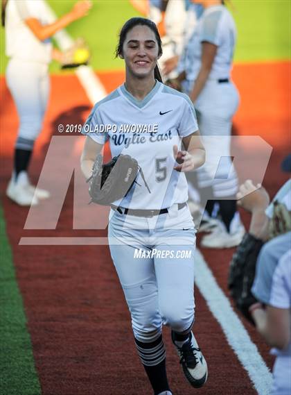 Thumbnail 2 in Independence @ Wylie East photogallery.