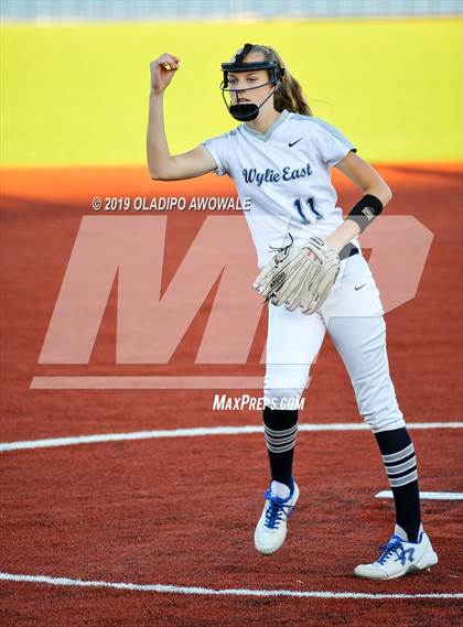 Thumbnail 2 in Independence @ Wylie East photogallery.