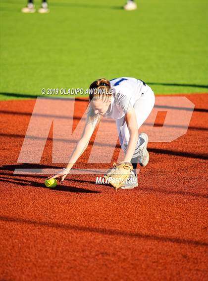 Thumbnail 2 in Independence @ Wylie East photogallery.