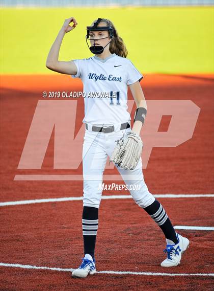 Thumbnail 3 in Independence @ Wylie East photogallery.