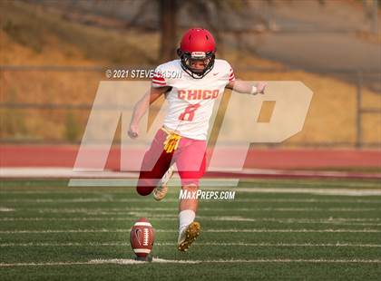 Thumbnail 3 in Chico vs. Whitney  photogallery.