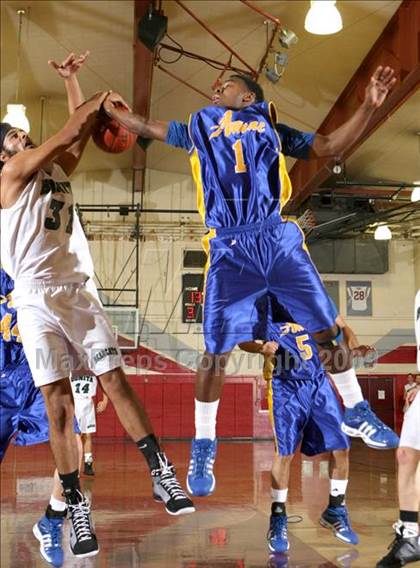 Thumbnail 3 in Bonita vs. Bishop Amat (Covina Christmas Classic) photogallery.