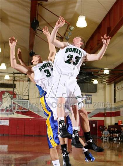 Thumbnail 1 in Bonita vs. Bishop Amat (Covina Christmas Classic) photogallery.
